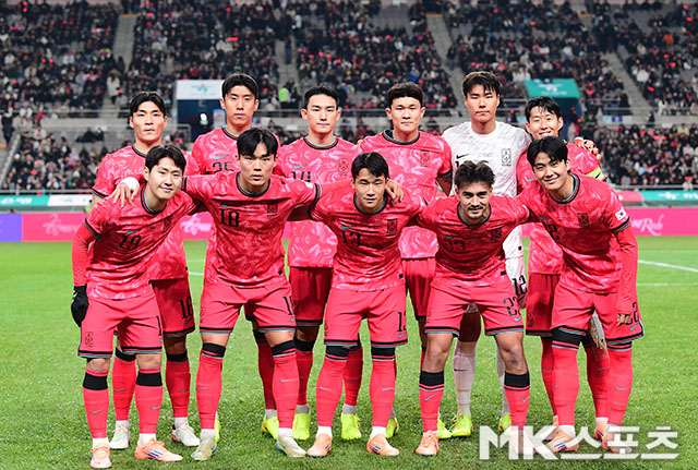 The South Korean national soccer team, led by head coach Hong Myung-bo, won 1-0 against Ghana in a warm-up match against the 2026 North American World Cup at Seoul World Cup Stadium on November 18. Photo (Sangam Seoul) = Reporter Kim Young-gu