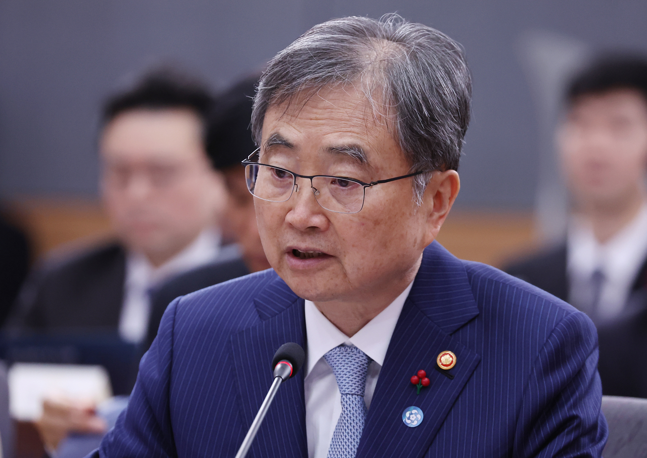 Foreign Minister Cho Hyun  speaks a policy briefing to the president at the Foreign Ministry headquarters in Seoul on Friday. (Yonhap)