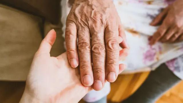 Demographic "bomb": Greece is a country of the elderly without public nursing homes - The shocking numbers: "Apogeumatini" opened the file "public nursing homes" proving the non-existence of structures, with the elderly being unprotected and their relatives being tested financially