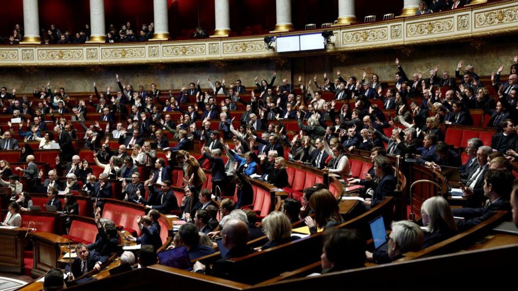 “Our elected officials knelt before the largest electorate”: a gerontocratic budget that sacrifices the future