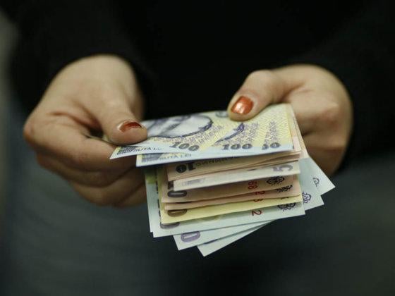 The top of salaries, thin: only 1.5% of employees exceed 30,000 gross lei per month. About 40% of employees have gross incomes between 5,000 and 10,000 lei. With a gross income of 30,000 lei, an employee would remain "in hand"