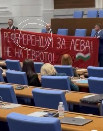 Referee, referee, referee, write "we are for the ruble"