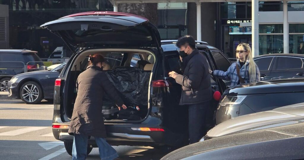 Chinese Platforms Mediate Illegal Taxi Services for Tourists