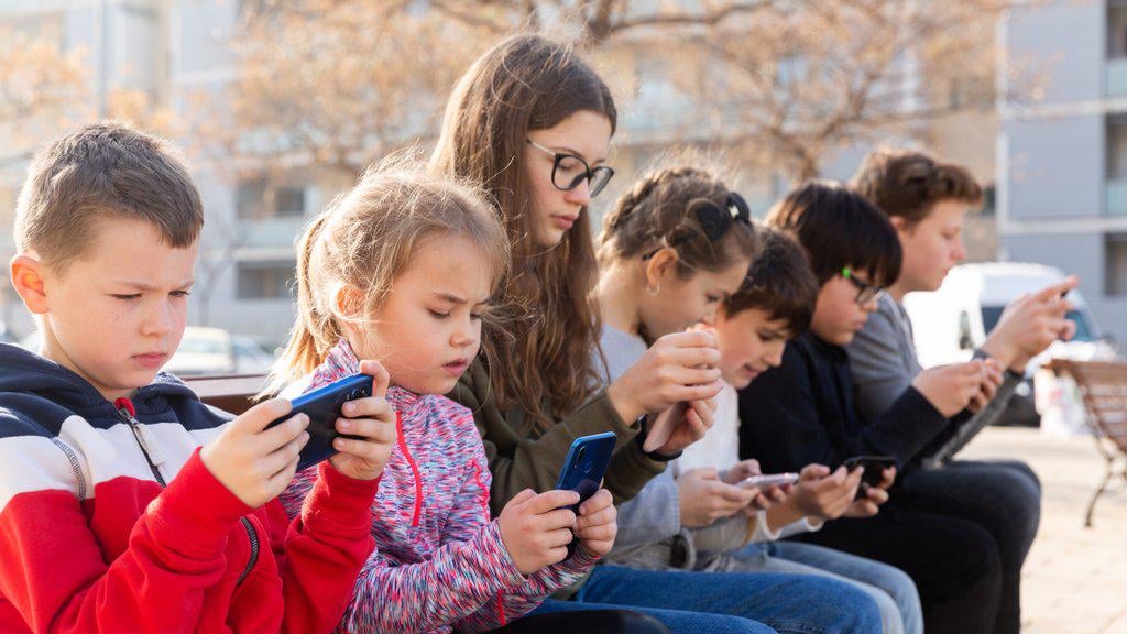 A ban on social networks for young people in Slovenia too?