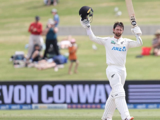 devon conway celebrates his second innings century photo afp