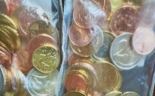 Bulgaria: Craze in Bulgaria: Euro Starter Kits Sold Online for 40 Leva Despite €10.23 Value