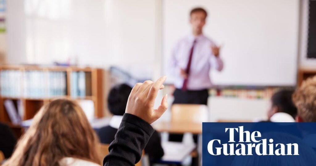 Schools urged to trial four-day week to ease pressure on teachers in England and Wales