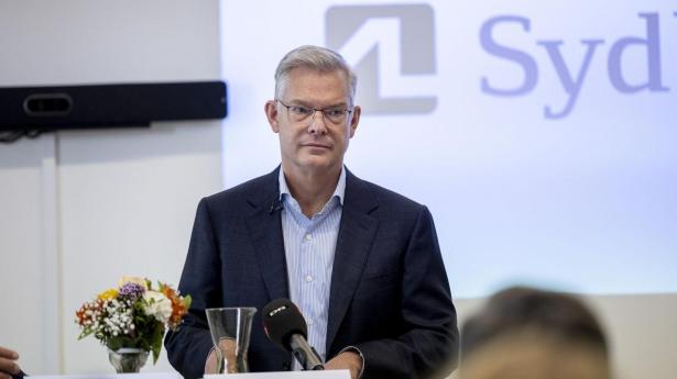 Analysis: Top management in new major bank [AL Sydbank] has made a massive miscalculation [forventet besparelse omkring datacentraler]