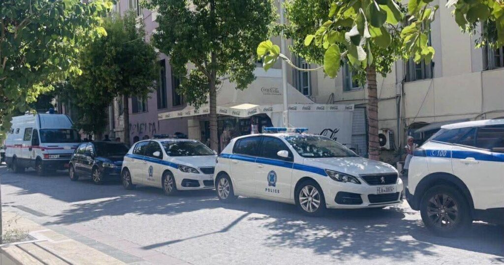 Heraklion: after the rampage in the supermarket, the half-naked man who chased the customers with a knife, tried to bite a police officer in the detention center - 9.5 years in prison without parole his sentence
