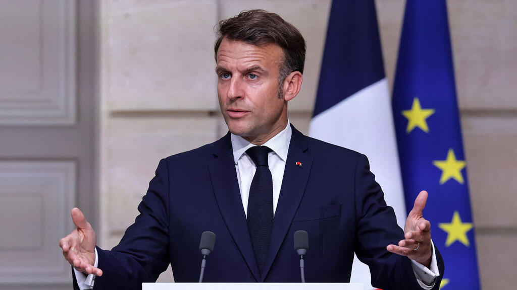 French President Emmanuel Macron (Photo: Christophe PETIT TESSON / POOL / AFP) שיא ברזיל לואיז אינסיו לולה דה סילבה נואם במסיבת עיתונאים עם נשיא צרפת עמנואל מקרון
