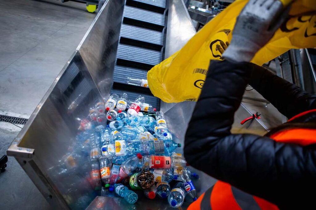 Romania nears 5 billion returned containers under deposit-return system in 2025