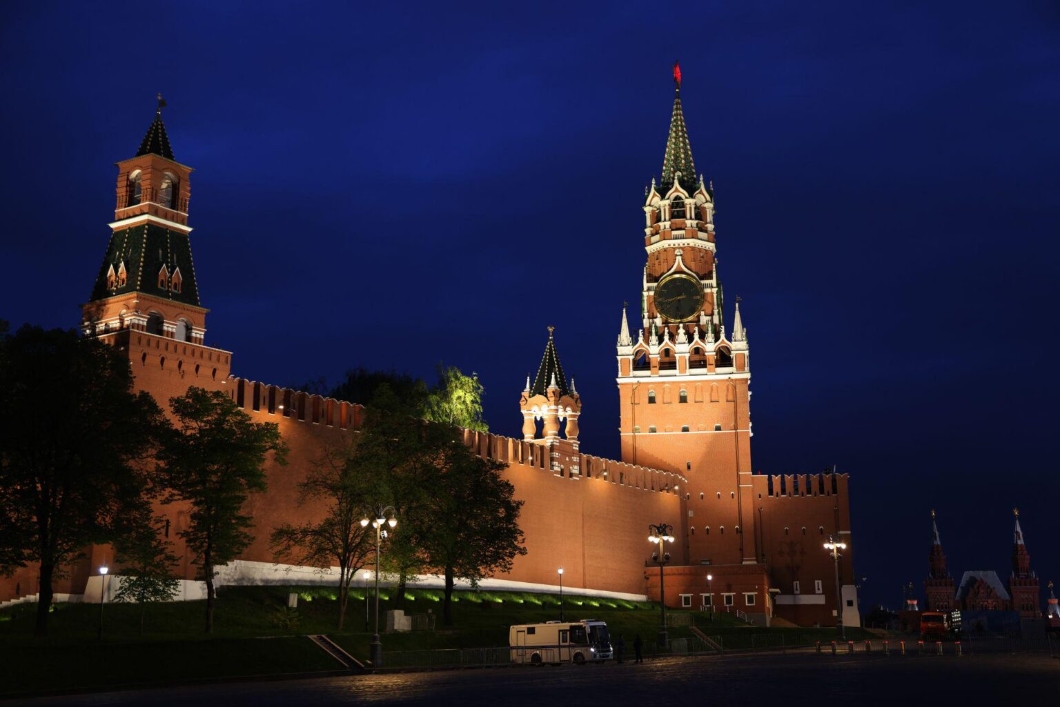 Ukraine targets Moscow with mass drone attack, mayor claims | At least 31 drones have been shot down over the Russian capital. All four airports in the region have suspended operations.