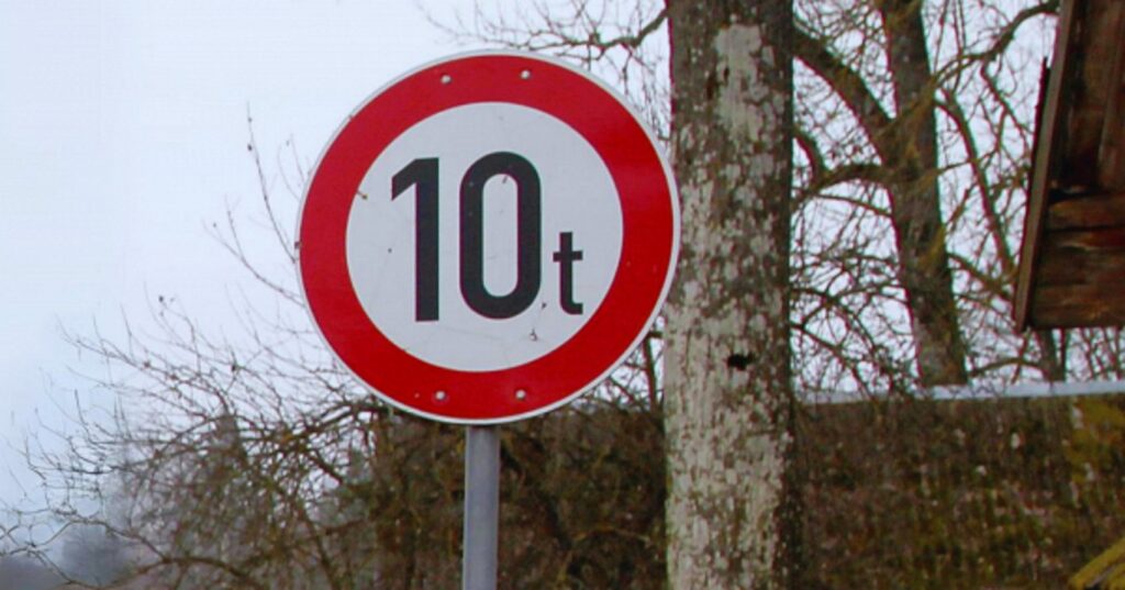 Twenty road signs stolen in Cēsis municipality / Article Masas ierobežojuma ceļa zīme