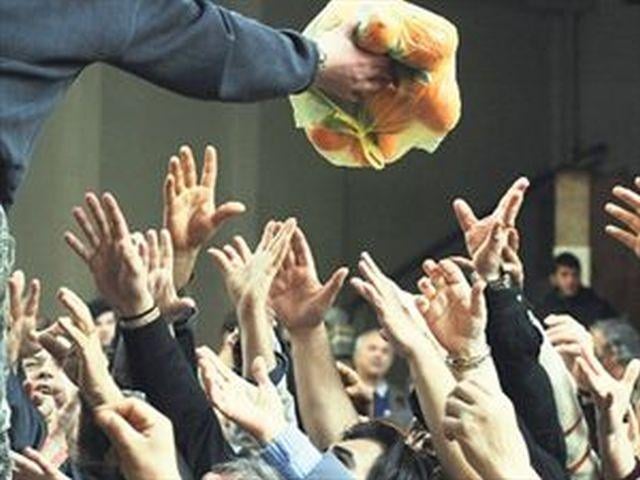 Help the families of Greece