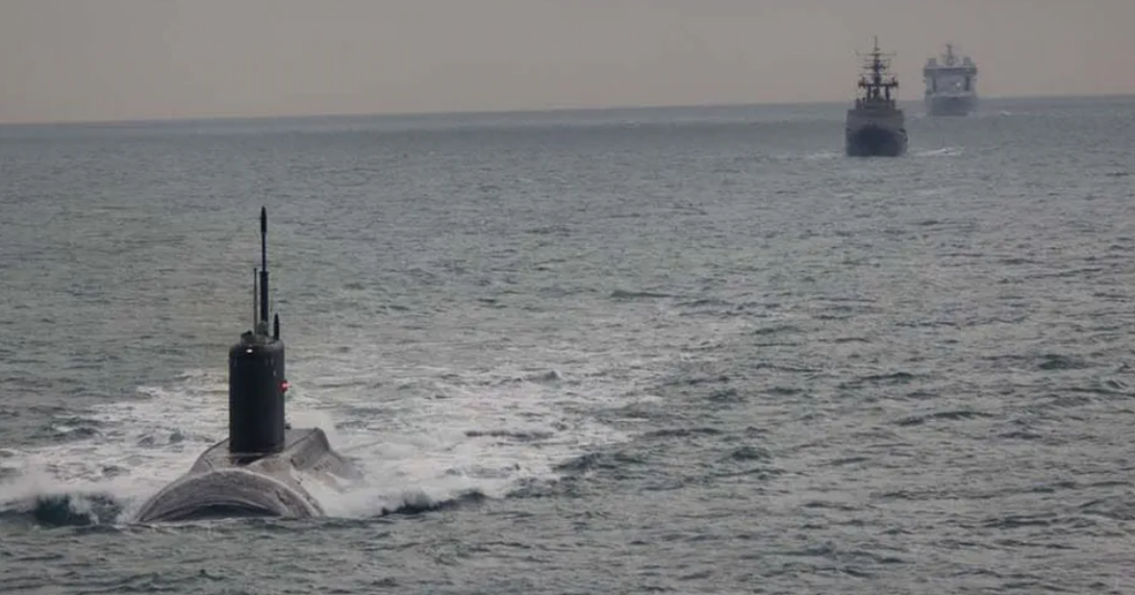 Russian submarine tracked for 3 days in English Channel by British navy amid Moscow's "underwater threats"