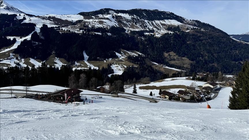 Climate change shrinks Austrian Alps glaciers, threatening tourism and wildlife Climate change shrinks Austrian Alps glaciers, threatening tourism and wildlife
