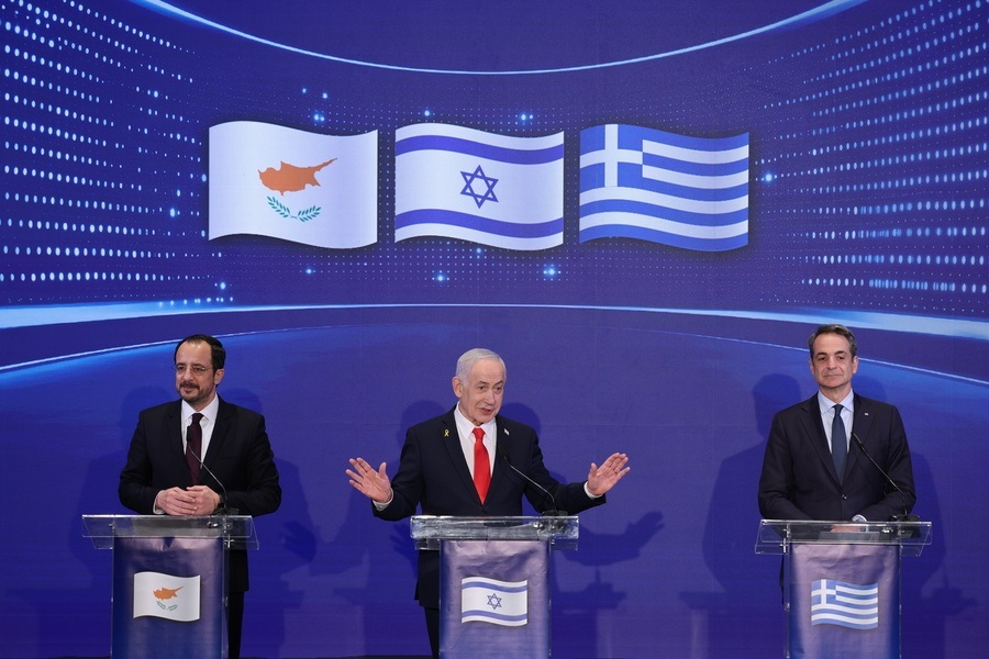Greece signs action, defense cooperation plans with Cyprus and Israel