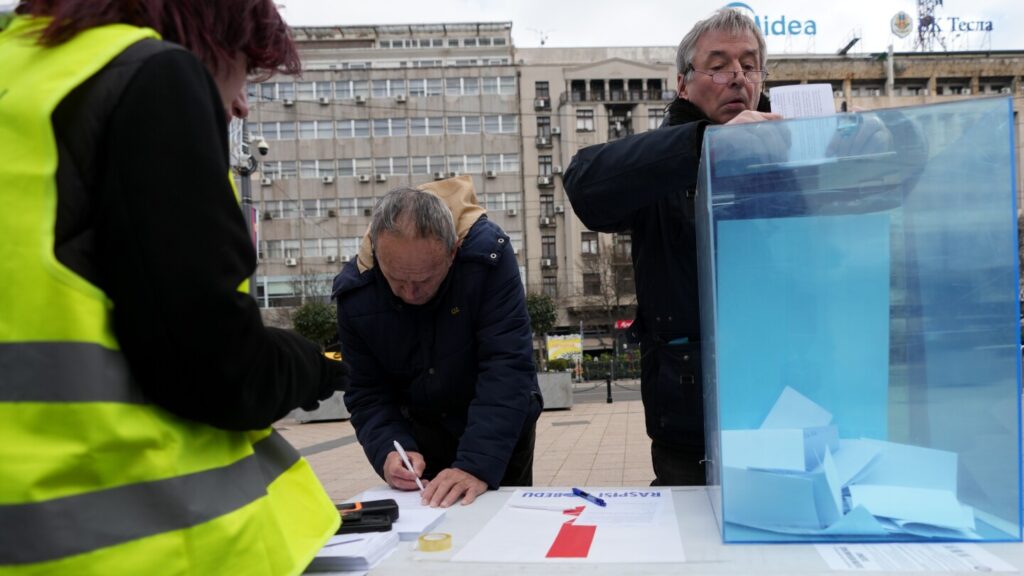 Serbia's protesting students urge support for early election demand