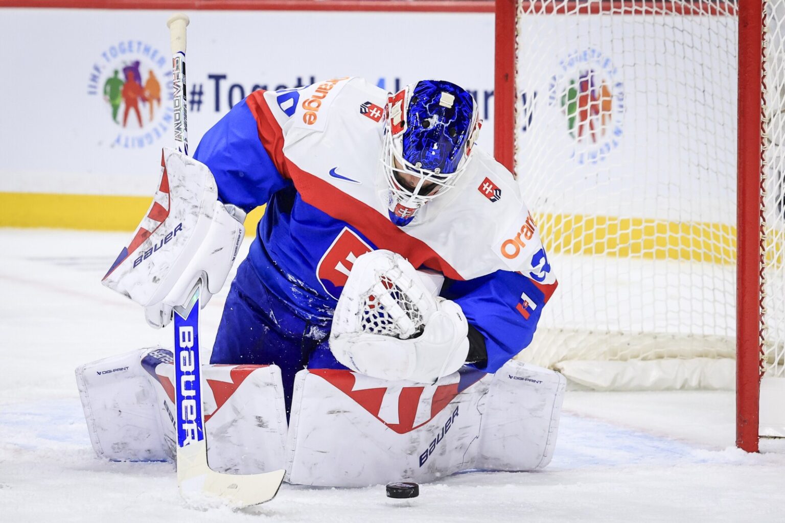 Days after being traded in the USHL, Alan Lendak keeps Slovakia afloat in WJC opener