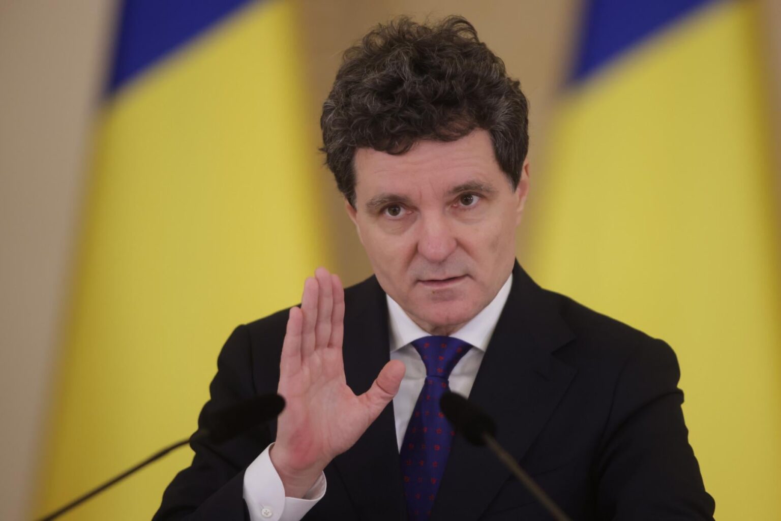 Nicușor Dan about Moșteanu's CV: The intensity with which different facts are blamed is never proportional to the facts. Through the sector PUZs, individuals and legal entities were favored with hundreds of millions of euros. I think that hundreds of millions of euros is more corrupt than a diploma