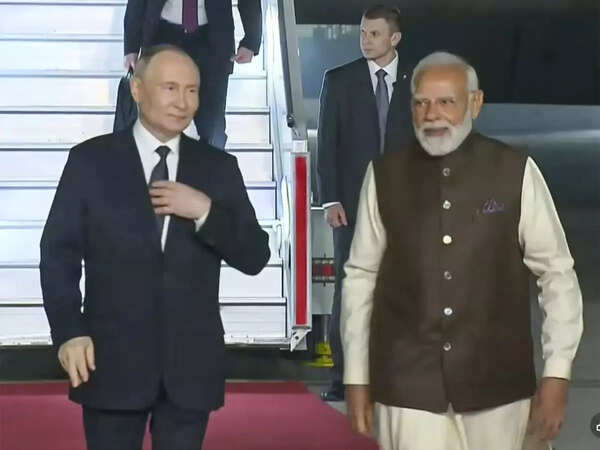 Putin India Visit Live: After warm hug, PM Modi and President Putin share car ride, set to attend private dinner soon Putin India Visit Live: After warm hug, PM Modi and President Putin share car ride, set to attend private dinner soon