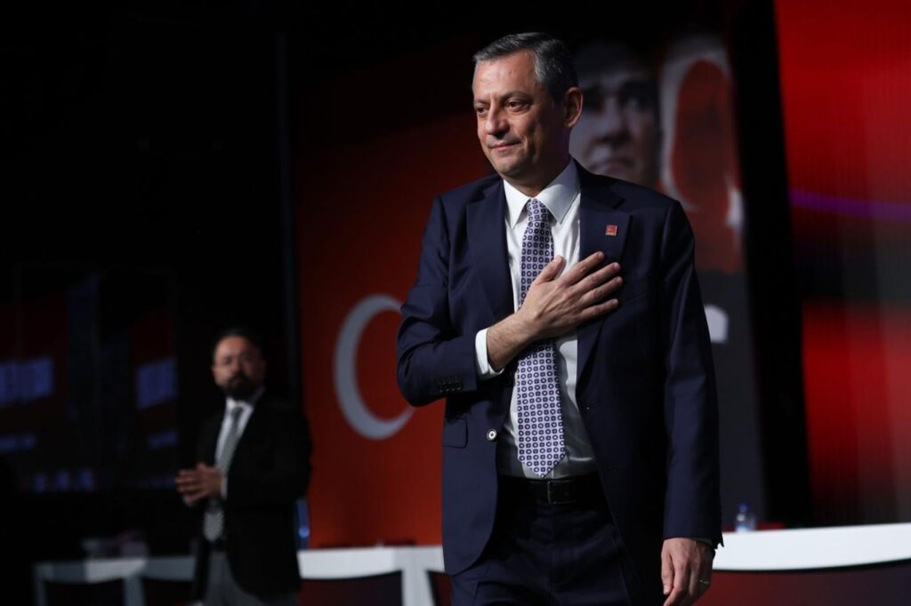 In his congress speech, Özgür Özel criticized the DEM Party's closeness to the AKP by saying "don't get caught up in Stockholm syndrome, don't fall in love with your executioner"; Tülay Hatimoğulları from the DEM Party came out harshly and said, "This analogy is an absurdity, we know the executioner very well, if we open the executioner's notebook, everyone will be in debt." he said
