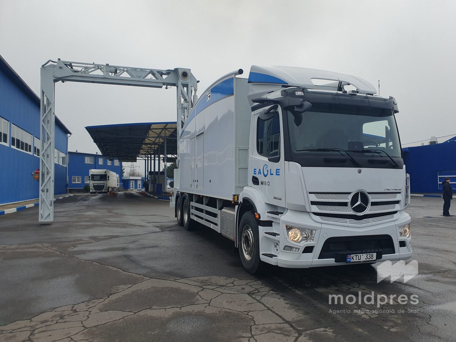 PHOTO // Tudora customs office of Moldova equipped with a state-of-the-art mobile scanner; director of Customs Service says move direct investment in border security, resilience