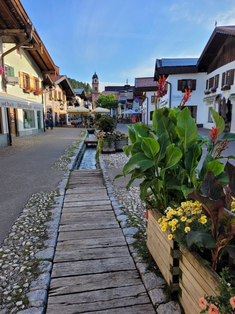 Morning walk in Mittenwald - Bavaria - Germany [OC]