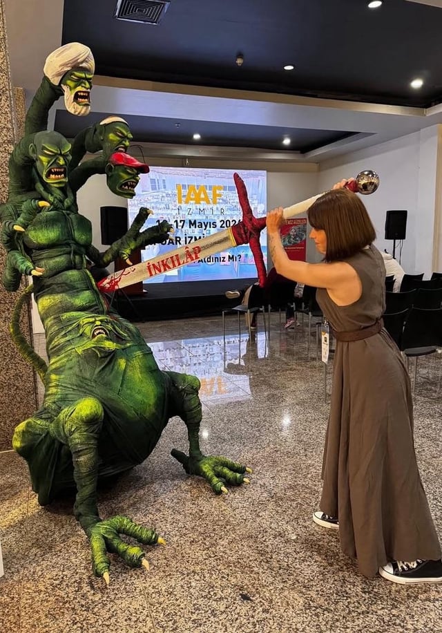 Content producer Katfar introduced its new product INKILAP at the Istanbul Art Fair. The installation is about Atatürk's fight against reactionary movements.
