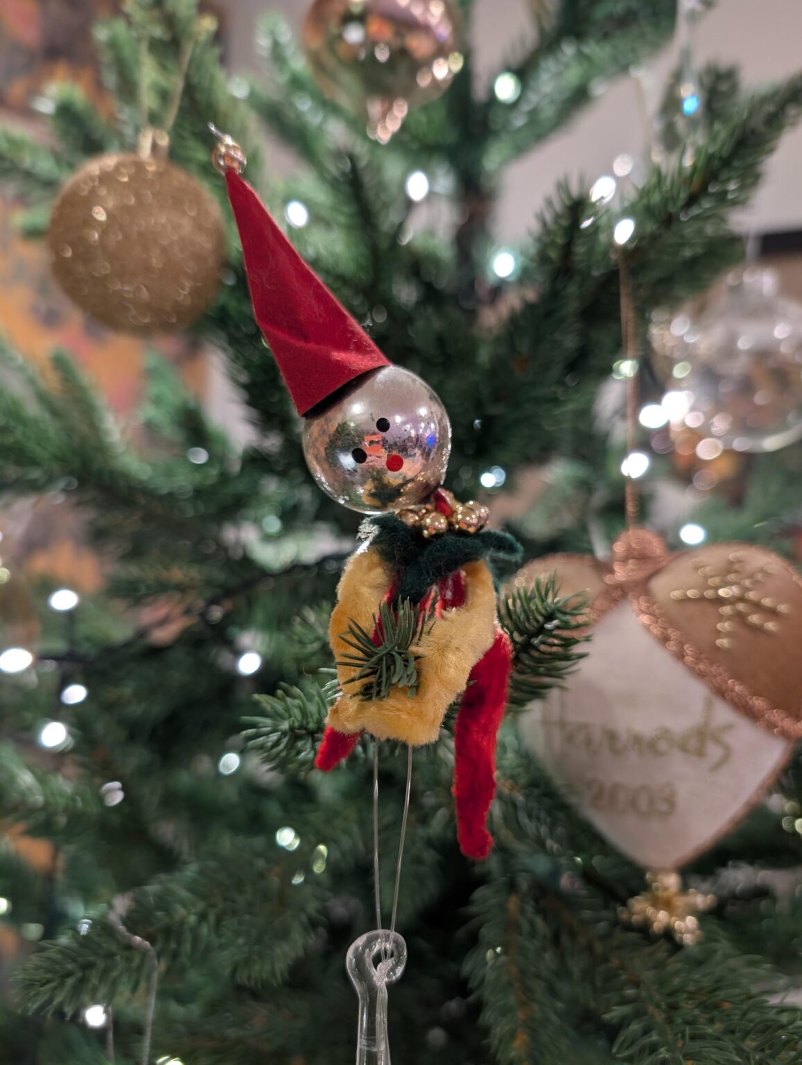 Do you have any old Christmas decorations from your childhood that you hang on your Christmas tree? I have this one