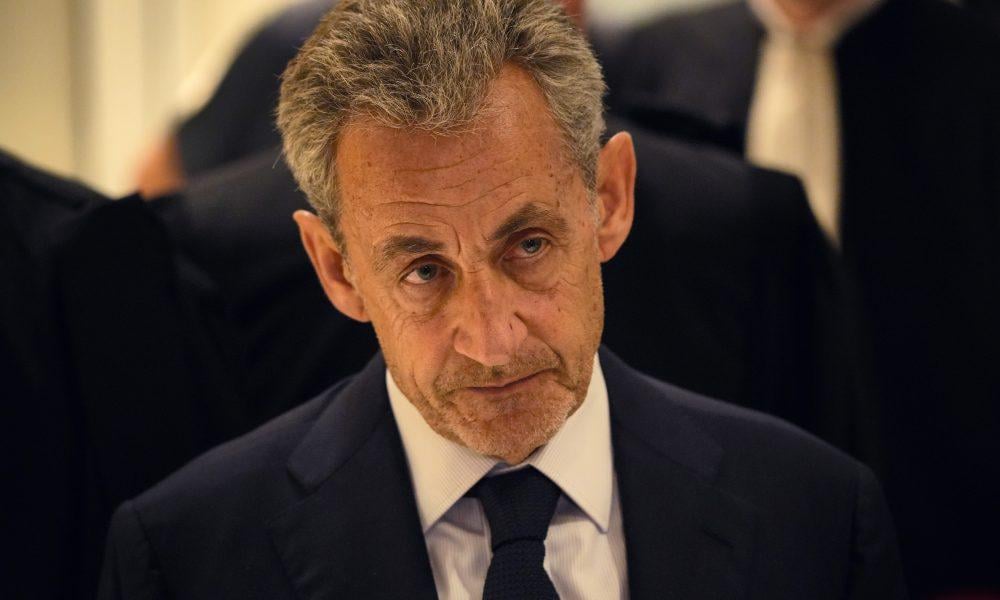 Nicolas Sarkozy receives the FIFA “literature prize”