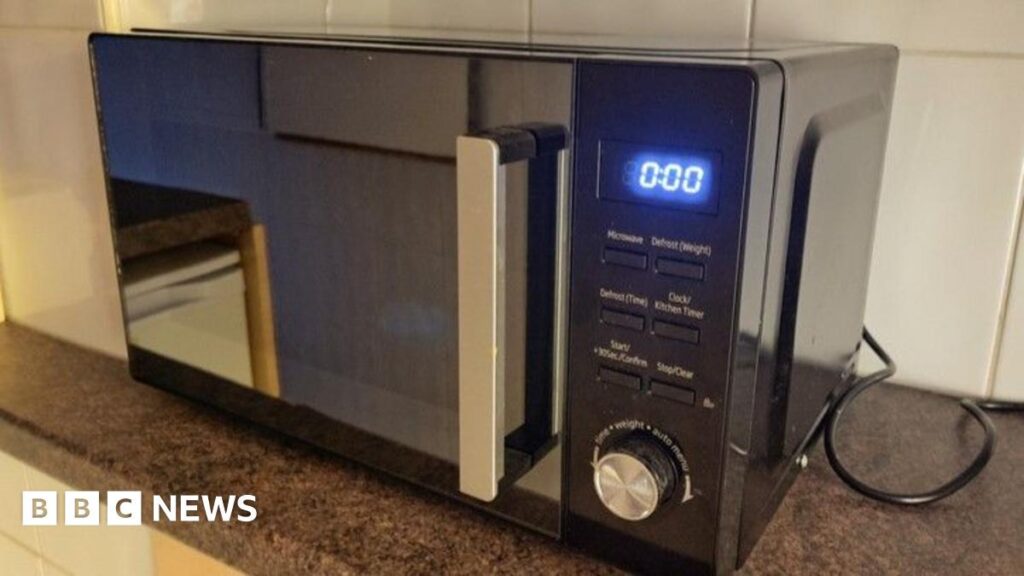 Microwave does not make room a flat, judge rules