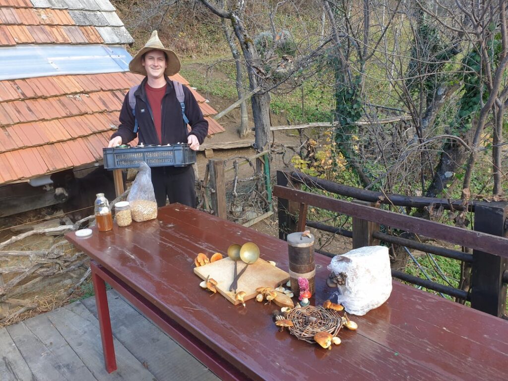 A few reddit-k/tubes caught up with us at the mushroom bagging workshop (snippets)