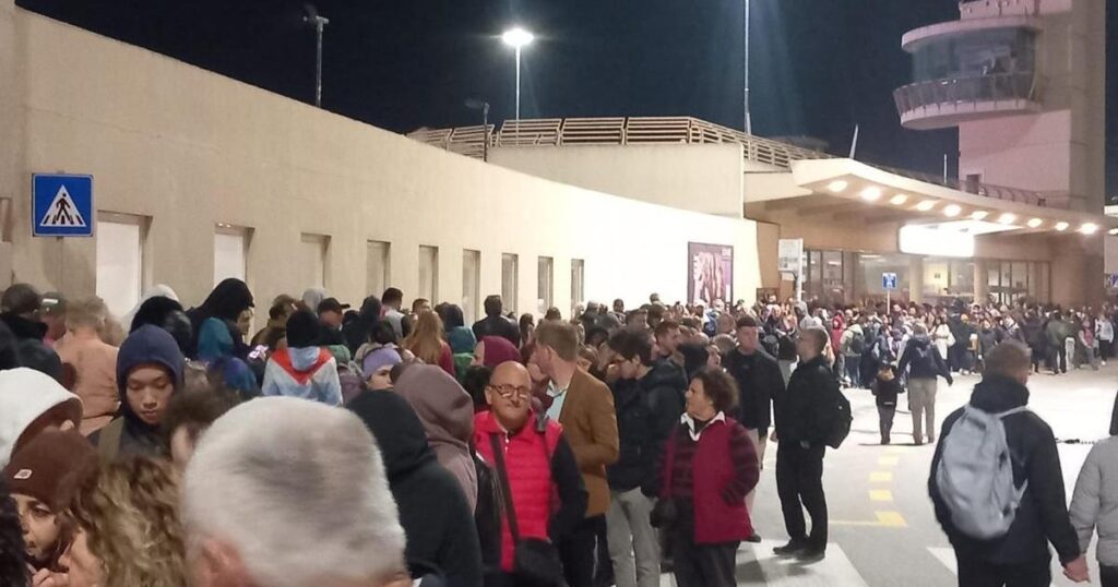 Long queues and gridlock at Mġarr terminal after fast ferry suspended