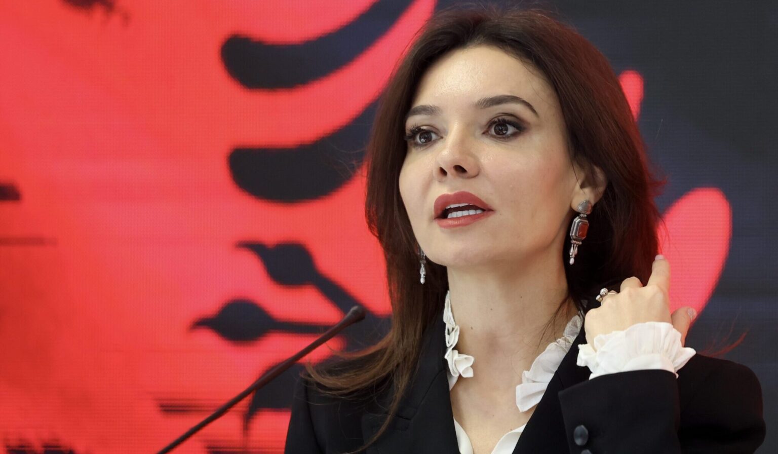 Trump Visa Freeze Sparks Blame Game in Albania