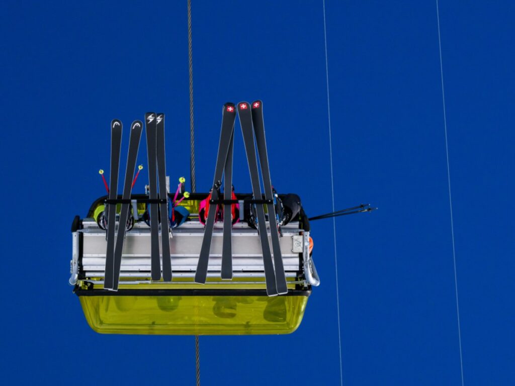 Man seriously injured after falling from chairlift in central Switzerland