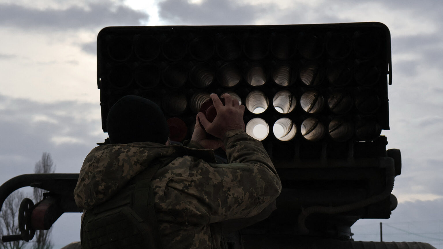 Russian Strike Hits Kharkiv Residential Area, Wounding at Least 19