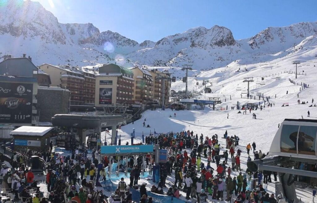 Solved the breakdown that has left the Pas and the tracks in the town and Grau Roig without power