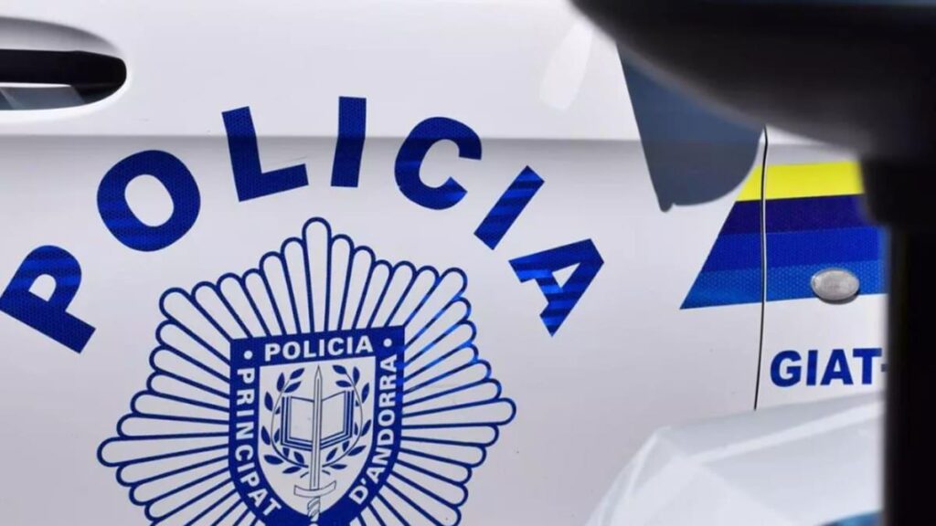 Arrested a man for assaulting his wife and minor son