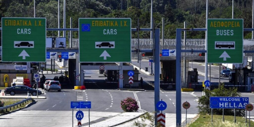 Greek farmers again block Evzoni border crossing between North Macedonia and Greece