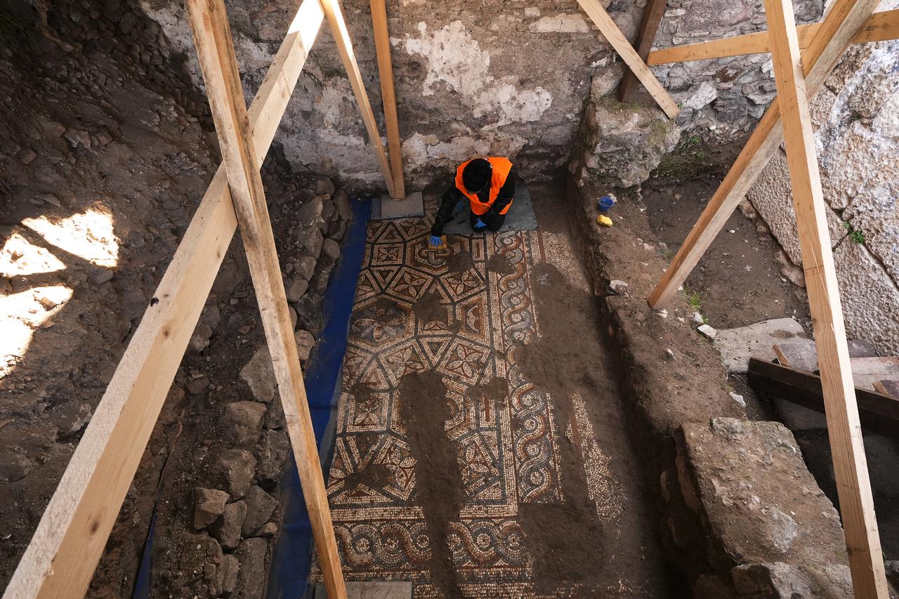 A general view of the mosaic room shows interconnected geometric panels and plant-based motifs uncovered during archaeological work at the Smyrna ancient city in Izmir, Türkiye, Jan. 5, 2026. (AA Photo) (AA Photo)