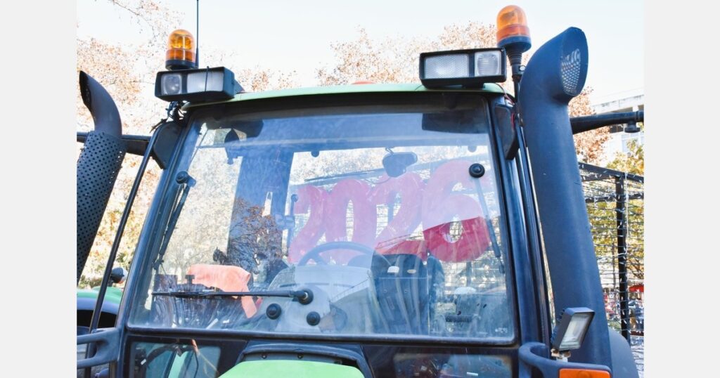 Full highway and customs blockade paralyzes Greece Thursday–Friday Full highway and customs blockade paralyzes Greece Thursday–Friday