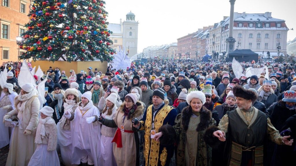 Poland: Papal blessing as thousands join Three Kings Parade Poland: Papal blessing as thousands join Three Kings Parade