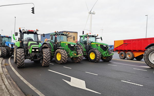 Farmers stage tractor protests across Belgium and Paris over Mercosur deal