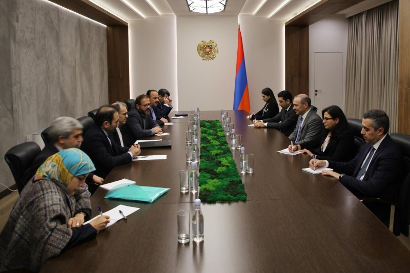 Armenia and Iran discuss unblocking regional communications