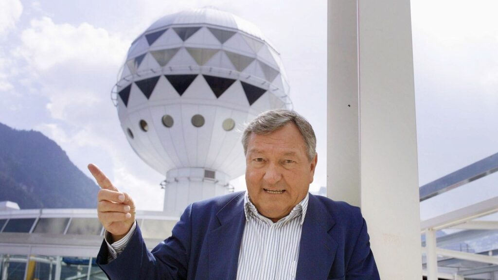 Erich von Däniken, Swiss writer who spawned alien archaeology, dies at 90