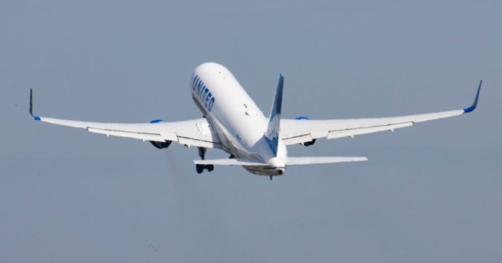 Houston-bound United flight lands in Iceland after mechanical issue Houston-bound United flight lands in Iceland after mechanical issue
