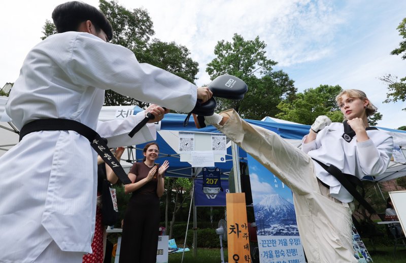 South and North Korea aim for joint UNESCO listing for taekwondo South and North Korea aim for joint UNESCO listing for taekwondo