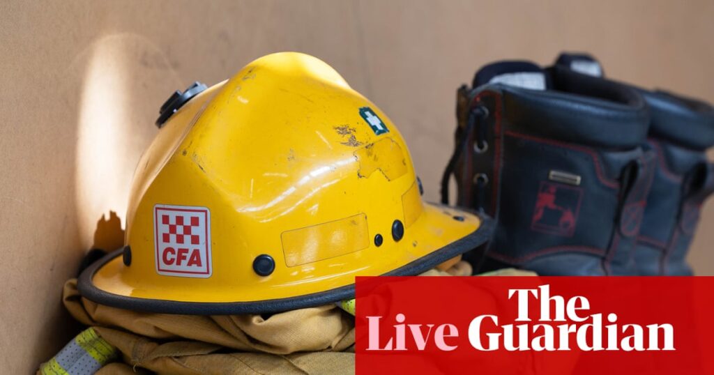 Australia news live: community at Gellibrand warned too late to leave as Otways bushfire grows; manhunt continues in remote NSW | Australia news Australia news live: community at Gellibrand warned too late to leave as Otways bushfire grows; manhunt continues in remote NSW | Australia news
