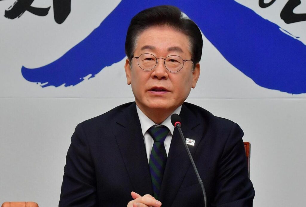 Lee says South Korea must lead its defense Lee says South Korea must lead its defense